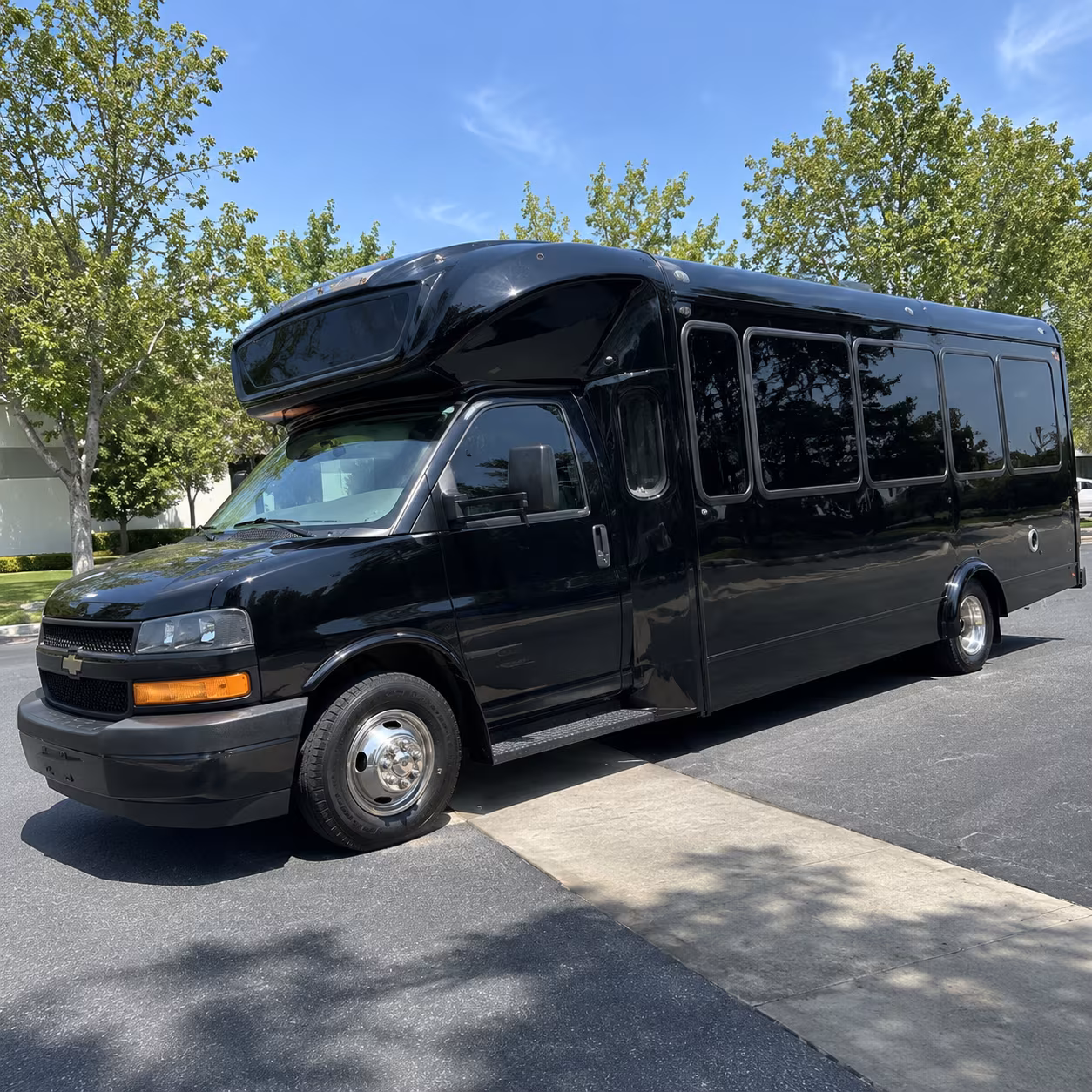 kettering 15 passenger party bus